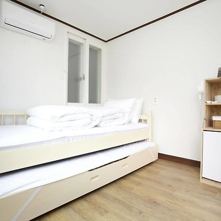 24 Guesthouse Sinchon Hongdae Seoul Exterior photo