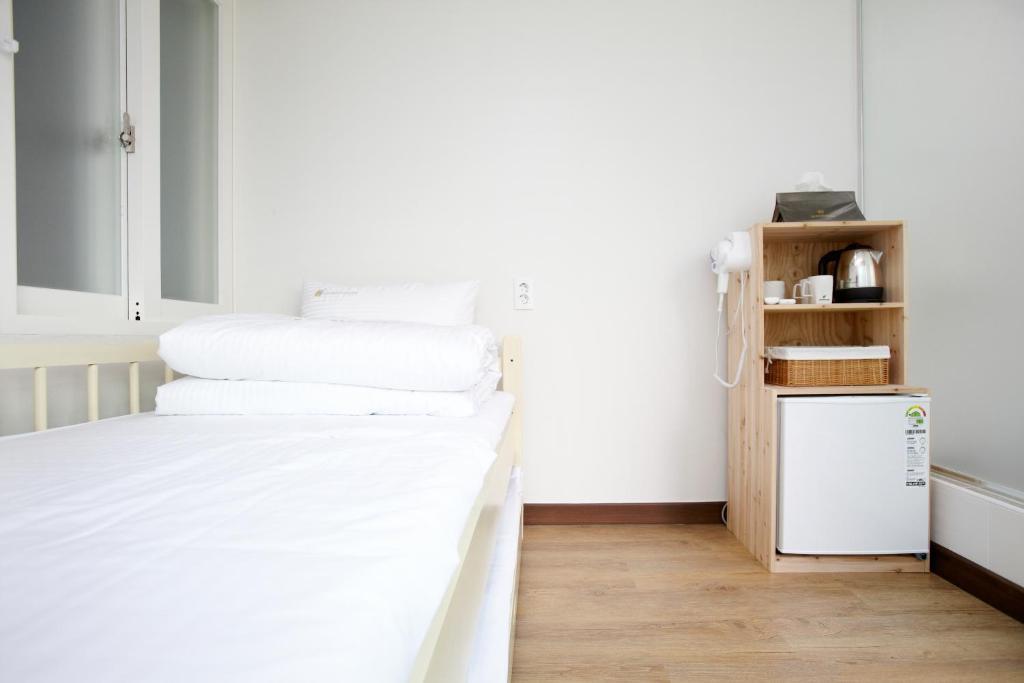 24 Guesthouse Sinchon Hongdae Seoul Exterior photo