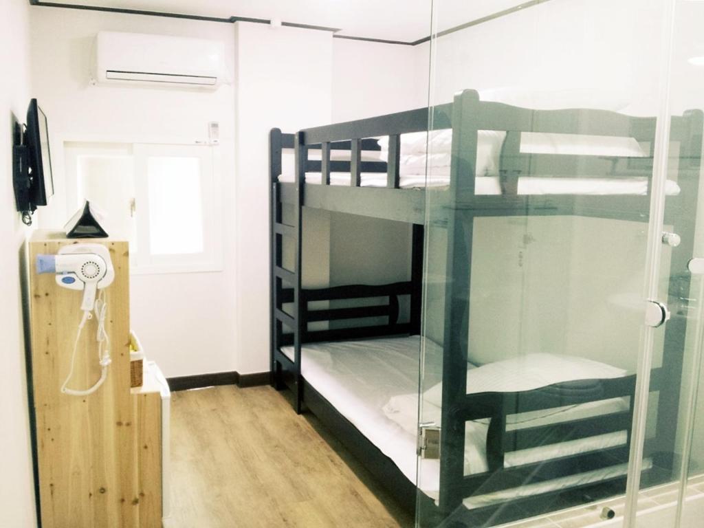 24 Guesthouse Sinchon Hongdae Seoul Exterior photo