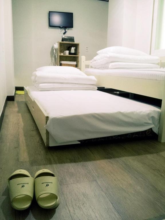 24 Guesthouse Sinchon Hongdae Seoul Exterior photo