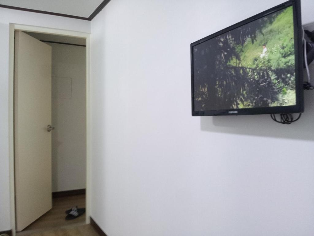 24 Guesthouse Sinchon Hongdae Seoul Exterior photo